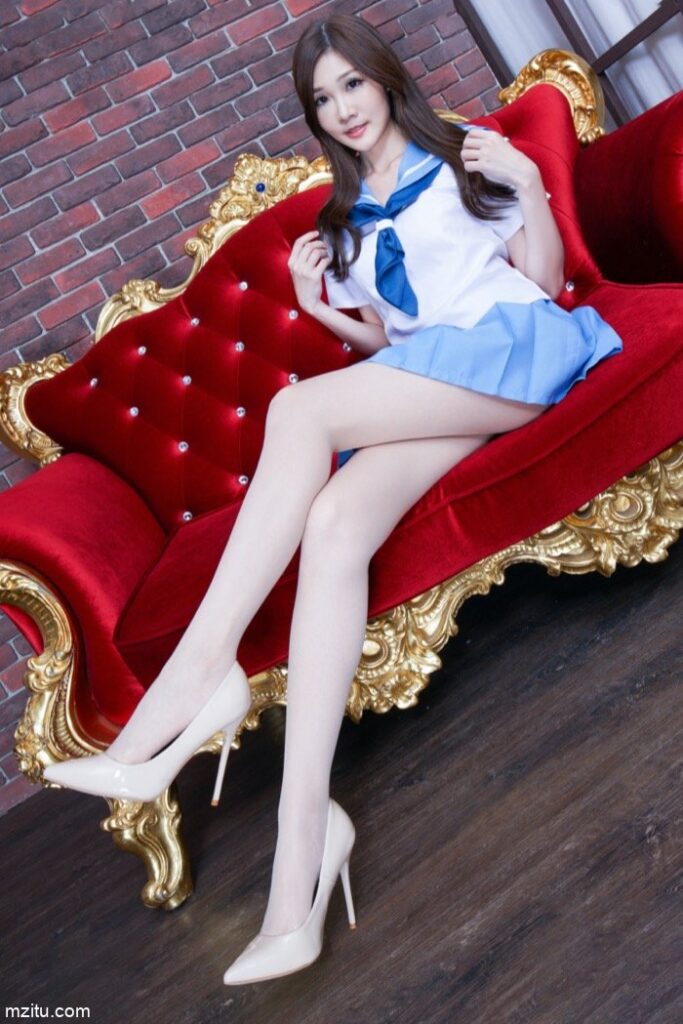 成熟迷人的美少妇，美腿纤细白皙真性感-开心图库