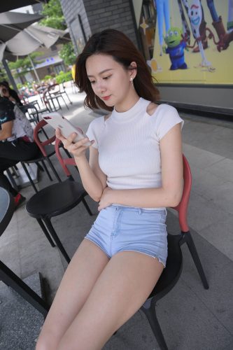 图片[1]-短发牛仔的漂亮女生【2.4G】-开心图库