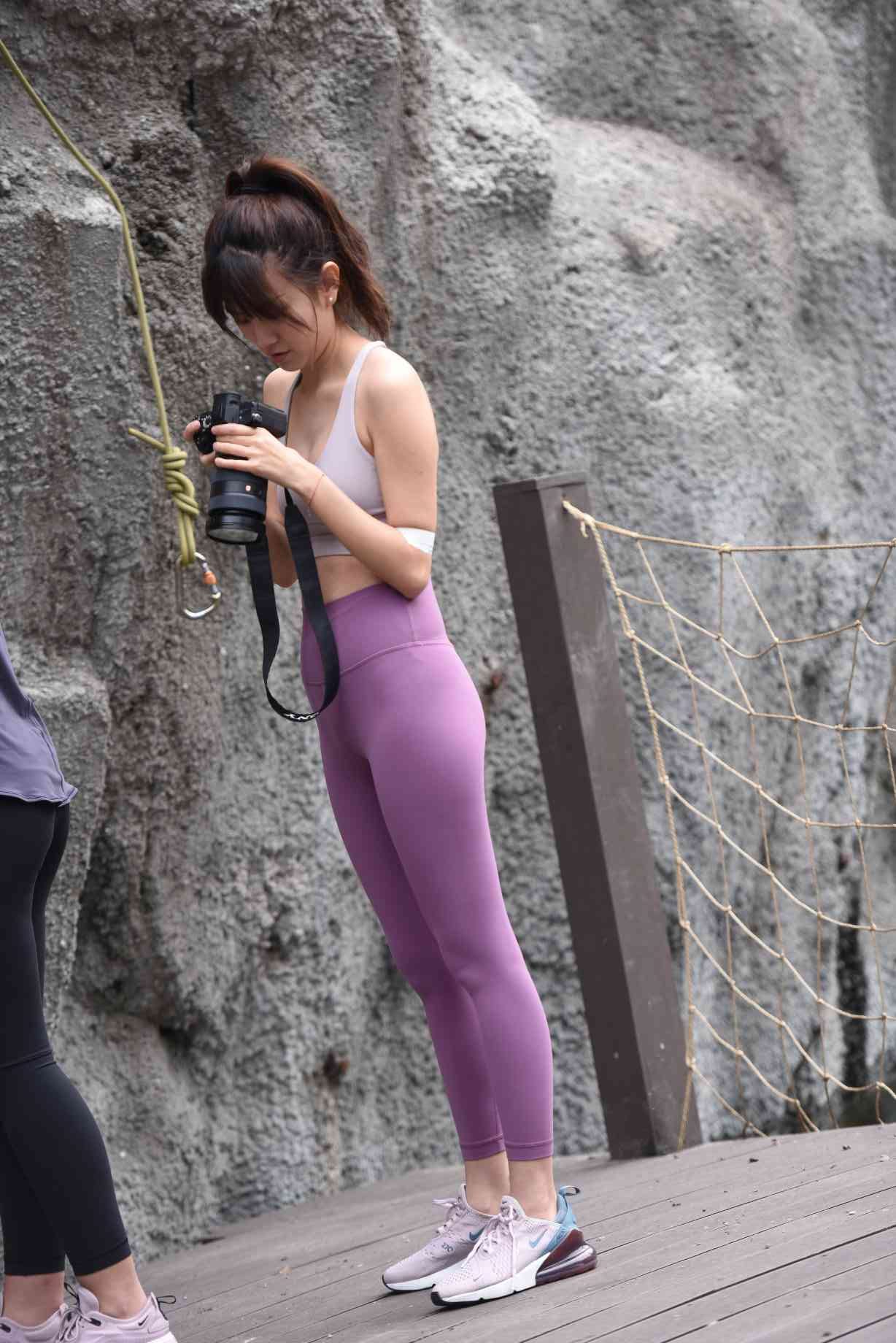 图片[1]-香芋色瑜伽裤高马尾女孩【111P】04039-开心图库