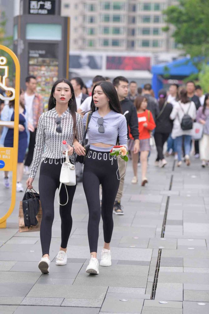 【免费】逛街的两个瑜伽裤姑娘【40P】04030-开心图库