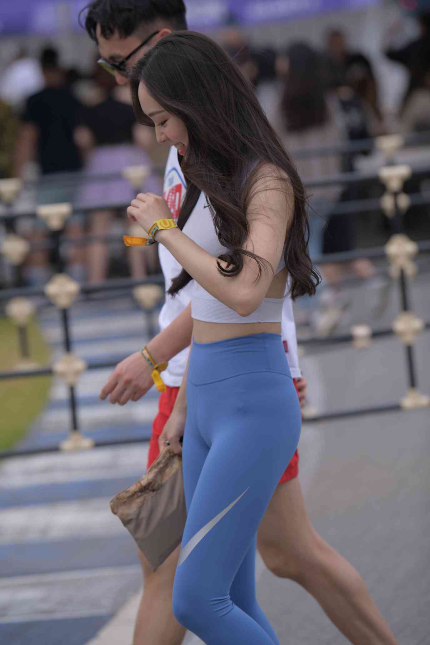 图片[1]-陪男朋友逛街的瑜伽裤女孩【74P】04034-开心图库