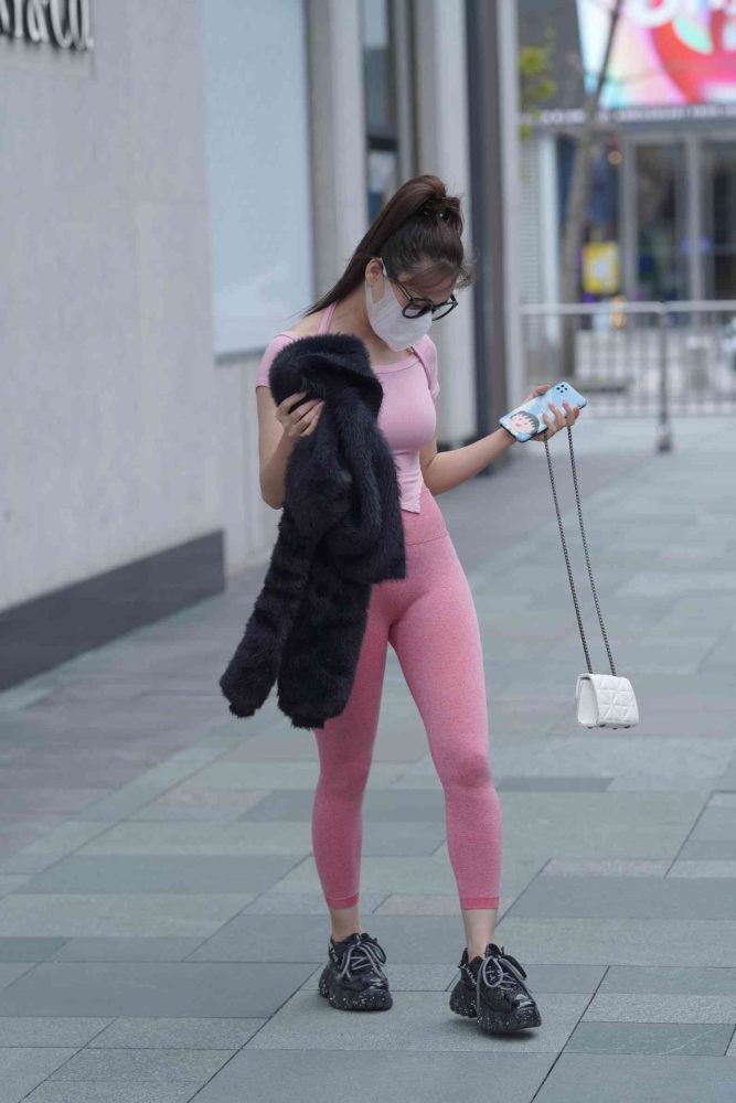 粉红色瑜伽裤的眼镜妹妹【93P】04019-开心图库