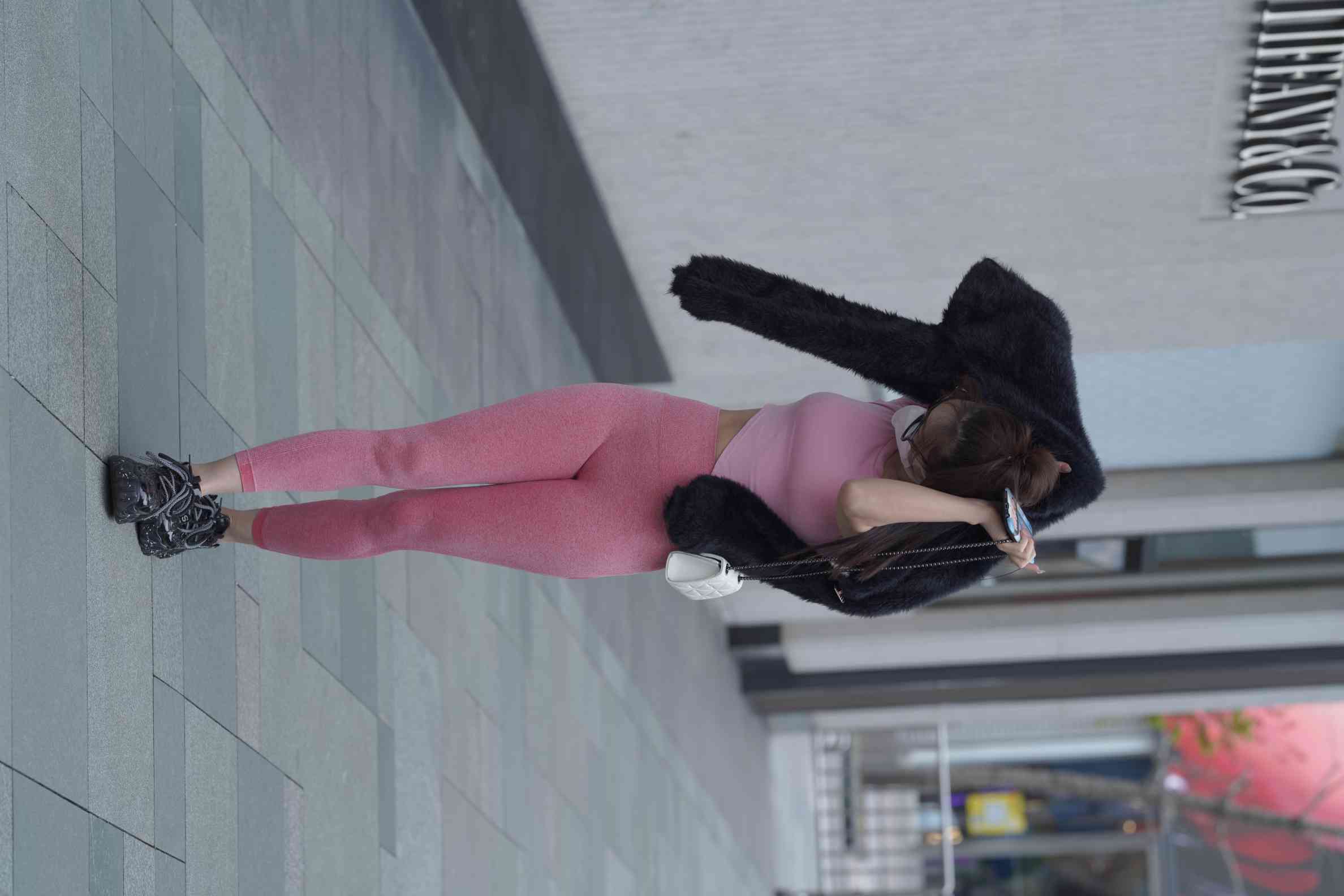 图片[2]-粉红色瑜伽裤的眼镜妹妹【93P】04019-开心图库