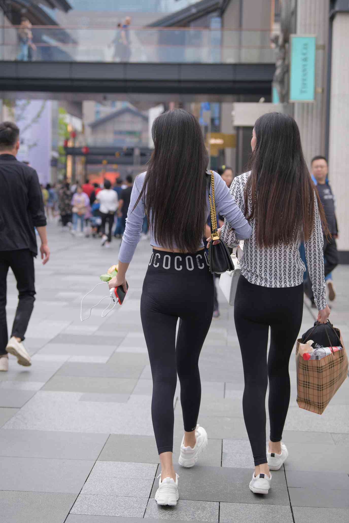 图片[3]-【免费】逛街的两个瑜伽裤姑娘【40P】04030-开心图库