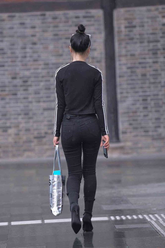 【免费】酷酷的紧身牛仔裤女人【7P】04038-开心图库