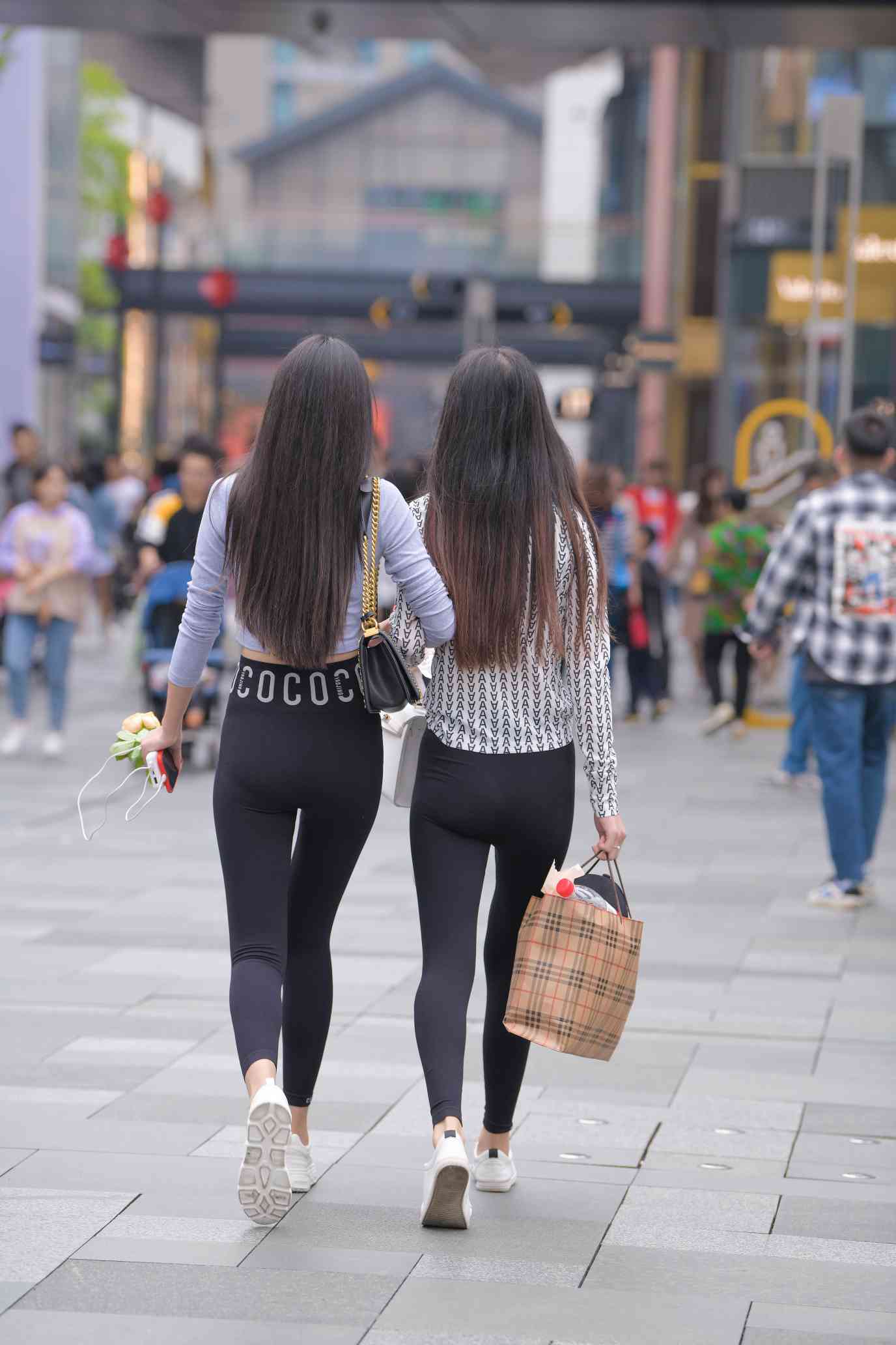 图片[4]-【免费】逛街的两个瑜伽裤姑娘【40P】04030-开心图库