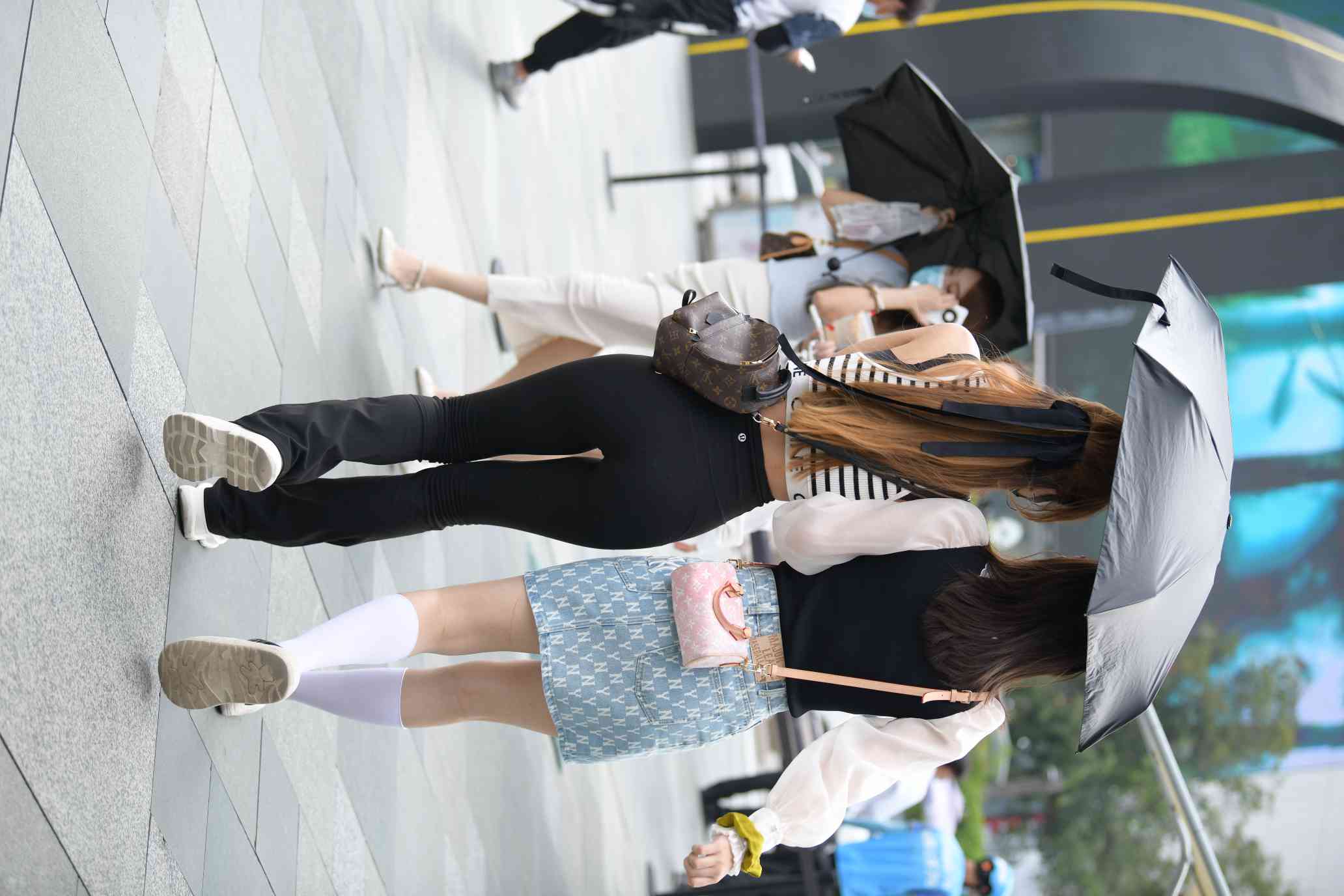 图片[3]-打伞的瑜伽裤姑娘【93P】04032-开心图库