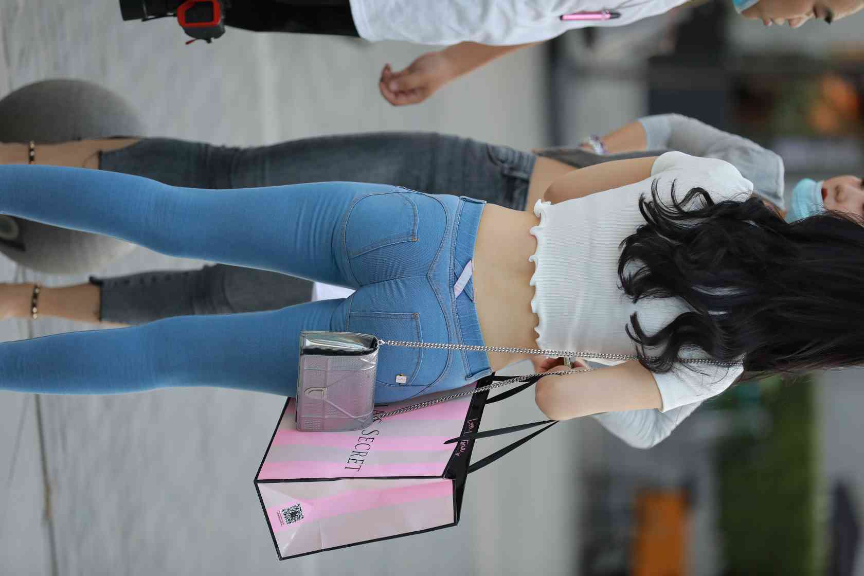 图片[5]-非常漂亮的紧身牛仔裤女孩【115P】04016-开心图库