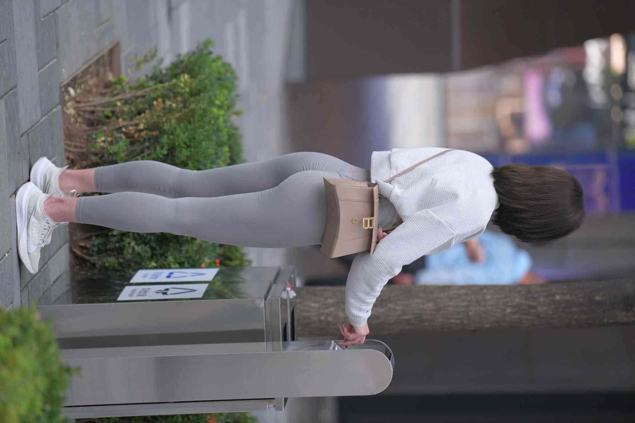 图片[5]-身材很好的短发瑜伽裤姑娘【157P】04015-开心图库