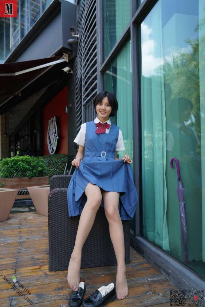 一副学生模样的短发姑娘【112P】20023-开心图库