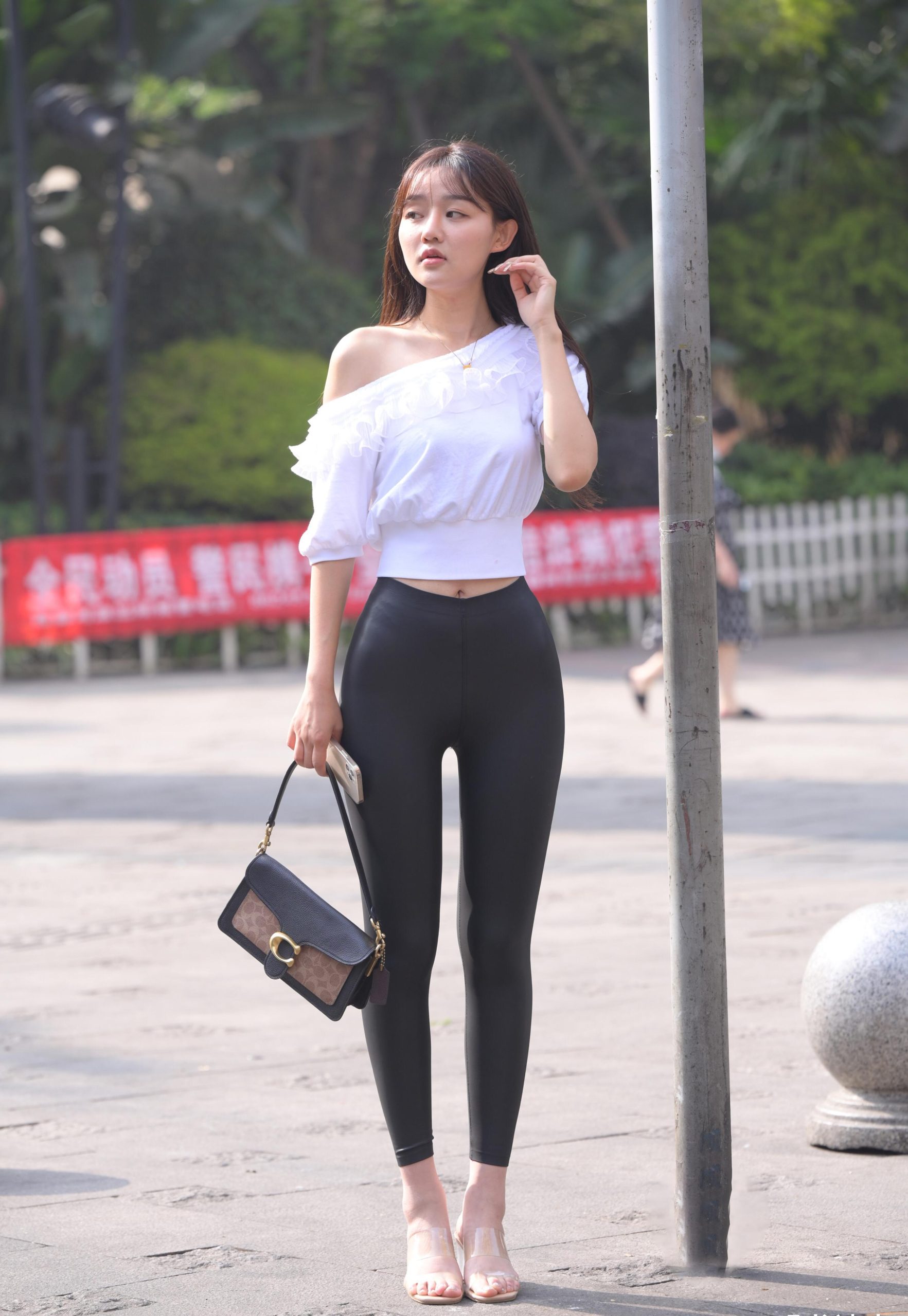 图片[5]-笑容非常甜美且治愈的皮裤女孩 J1945 751P1V-22.1GB-开心图库