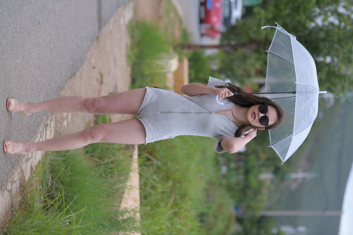 图片[2]-在海边开跑车的连衣短裤女孩【390P】00030-开心图库