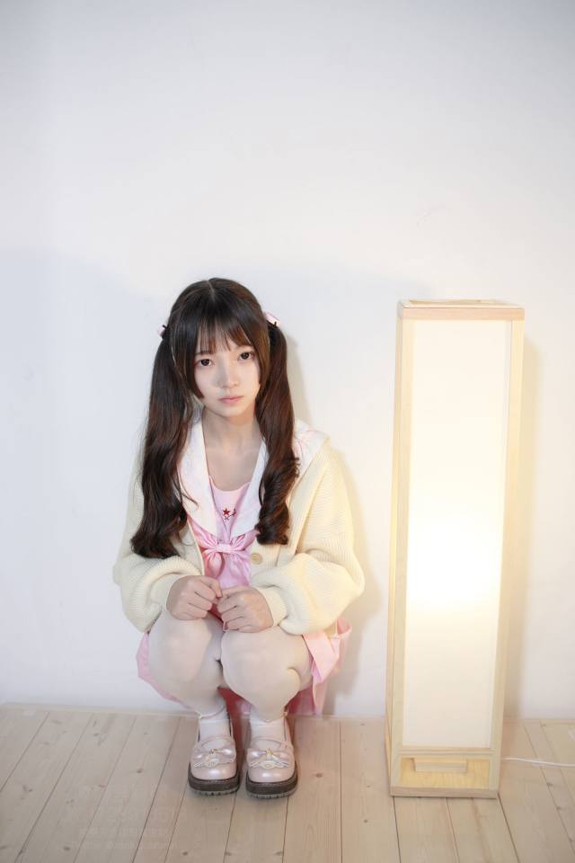 图片[2]-好像有什么心事的白丝双马尾女孩【59P】20022-开心图库