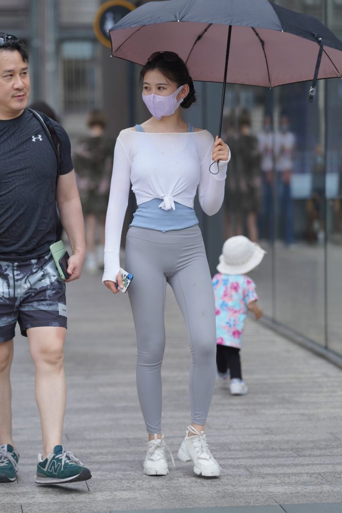 街拍逛街的瑜伽裤小女人  J2874 36P-469MB-开心图库