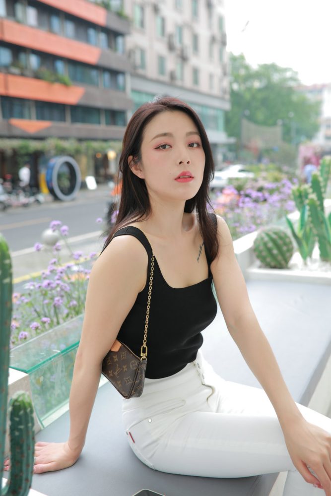 非常漂亮的白色紧身裤女孩J2055 895P2V-24.5GB-开心图库