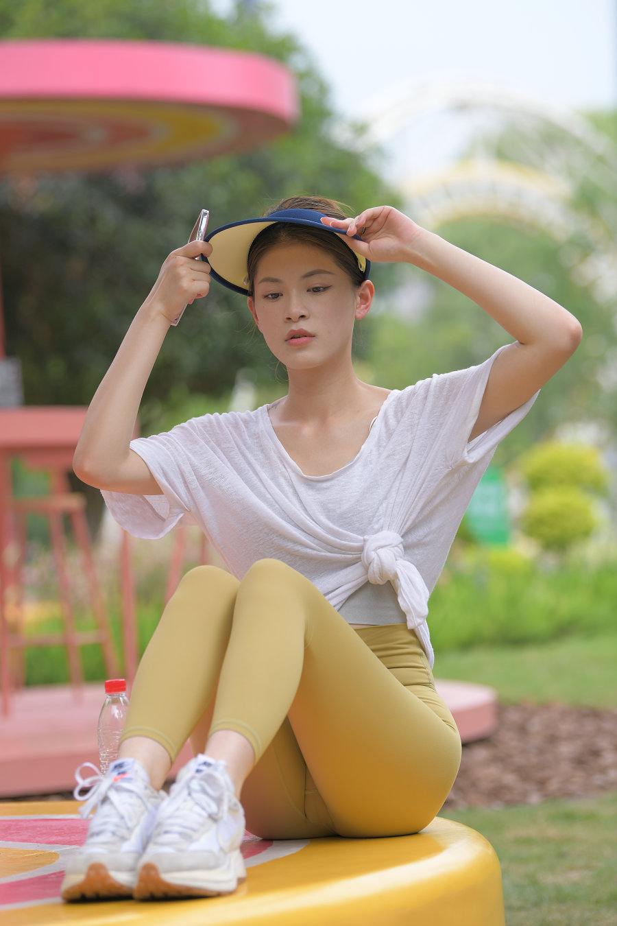 图片[1]-戴着遮阳帽的瑜伽裤女孩J2965 796P1V-27.1GB-开心图库