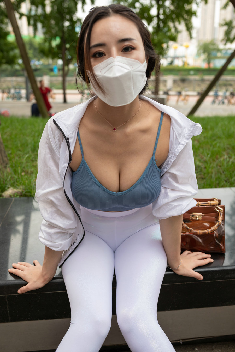 图片[1]-白色瑜伽裤女孩很漂亮 J1518 856P4V-30.0GB-开心图库