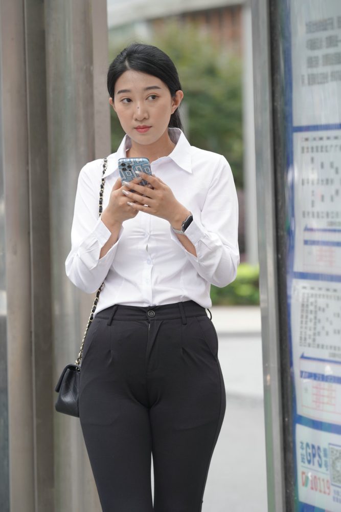 图片[3]-等公交的制服女人J2130 976P2V-29.5GB-开心图库