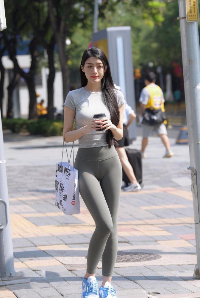 在外面逛街的瑜伽裤女孩J2240 449P1V-16.7GB-开心图库