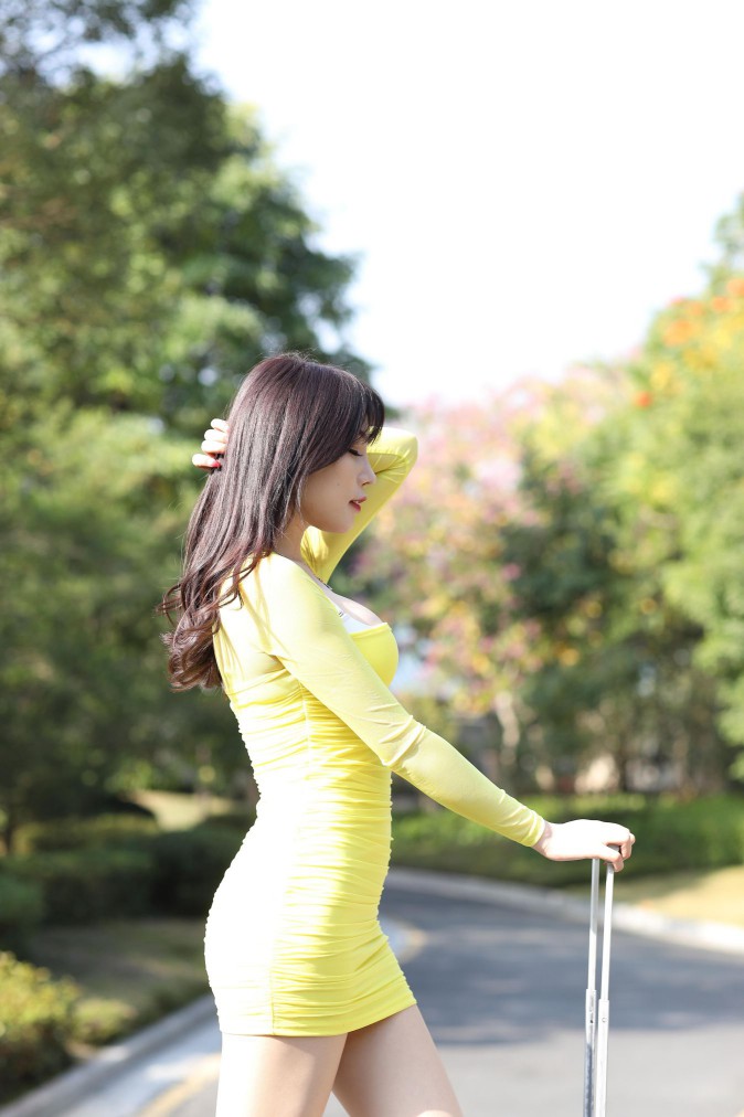 图片[6]-穿紧身裙的美丽姑娘要出去旅行了【419P】00046-开心图库