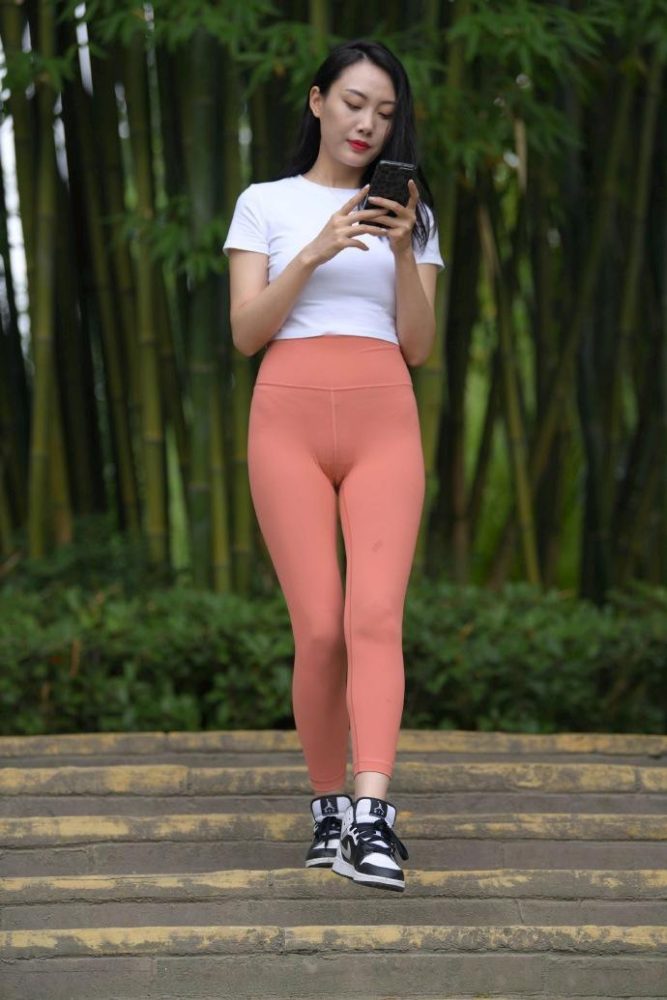 时尚的橘色瑜伽裤女人 J1935 496P1V-20.8GB-开心图库