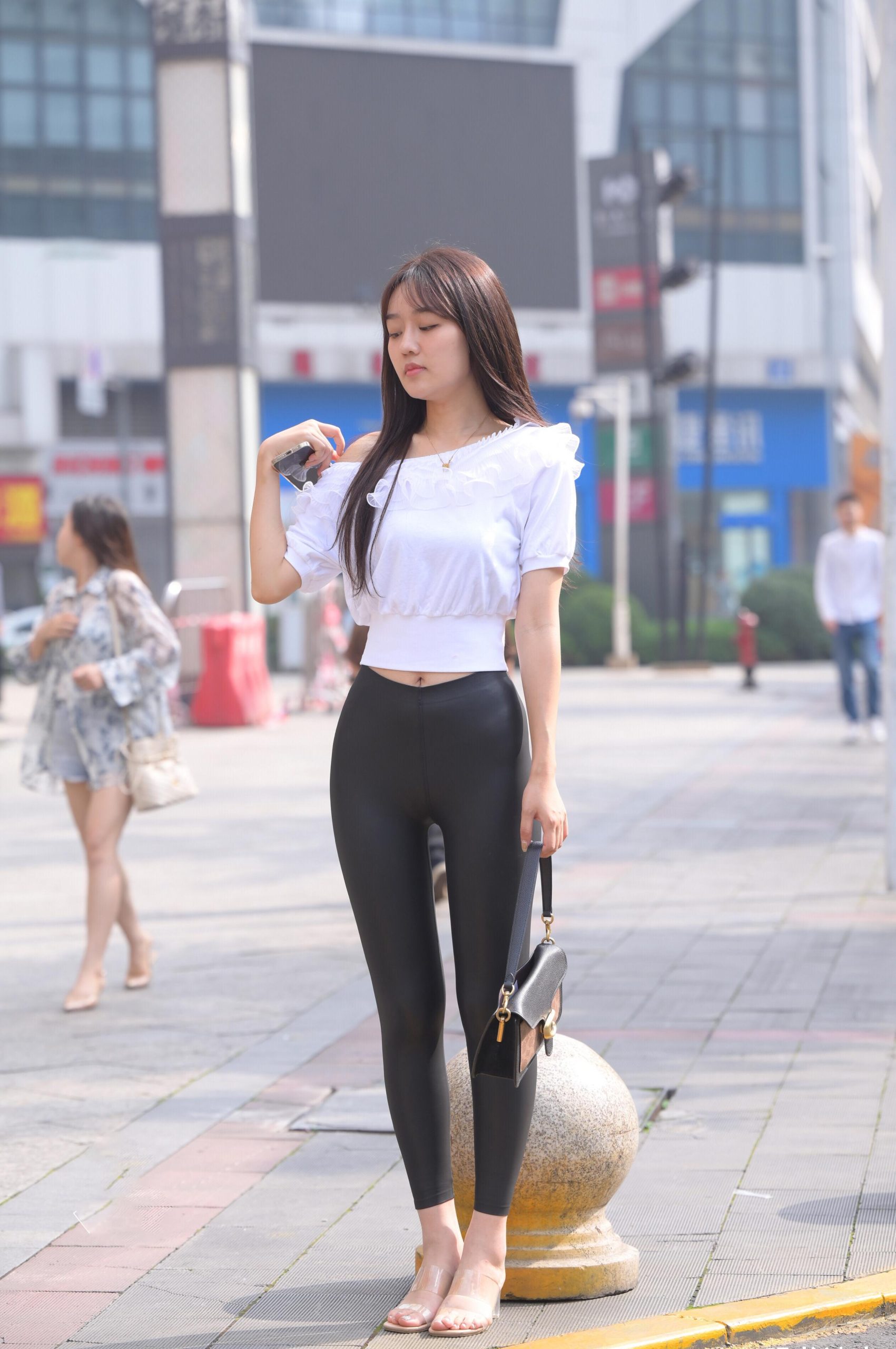 图片[4]-笑容非常甜美且治愈的皮裤女孩 J1945 751P1V-22.1GB-开心图库