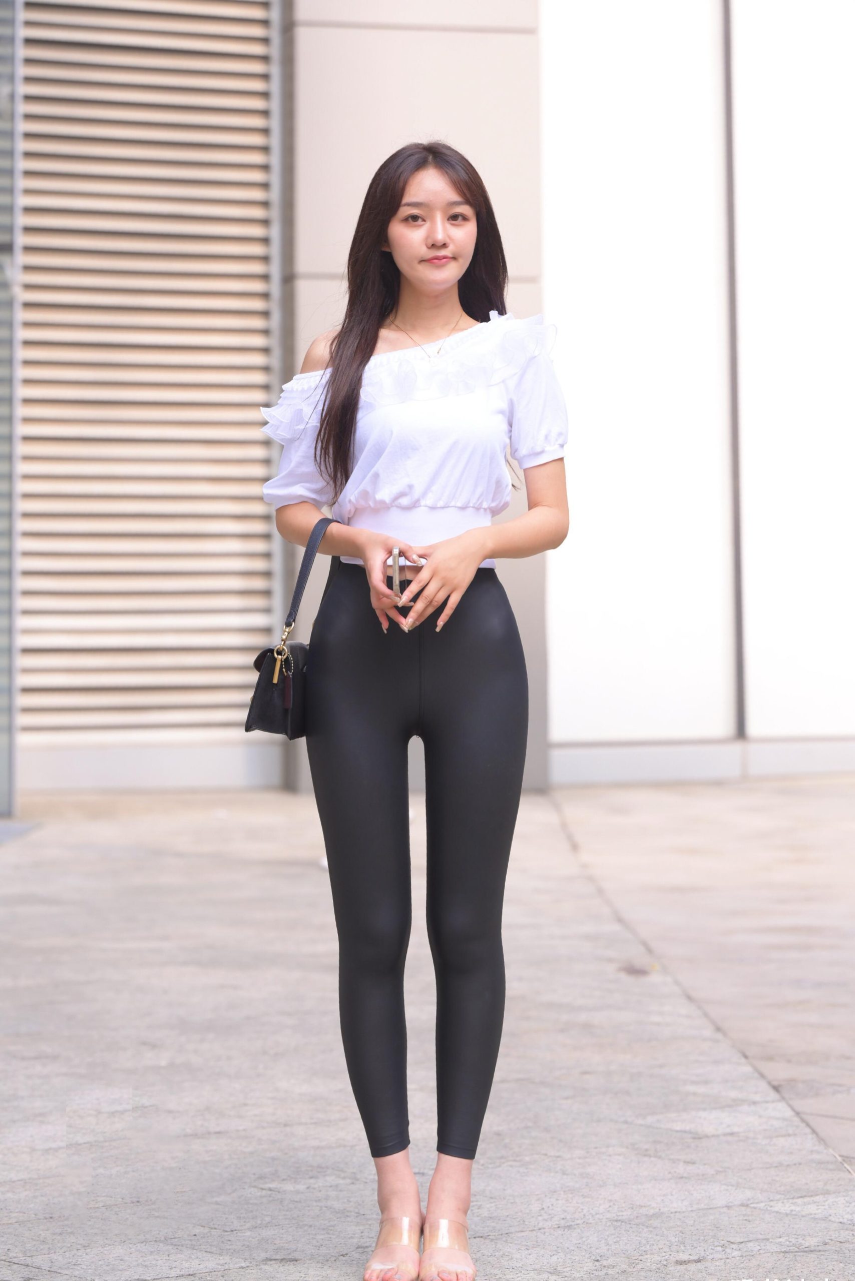 图片[2]-笑容非常甜美且治愈的皮裤女孩 J1945 751P1V-22.1GB-开心图库