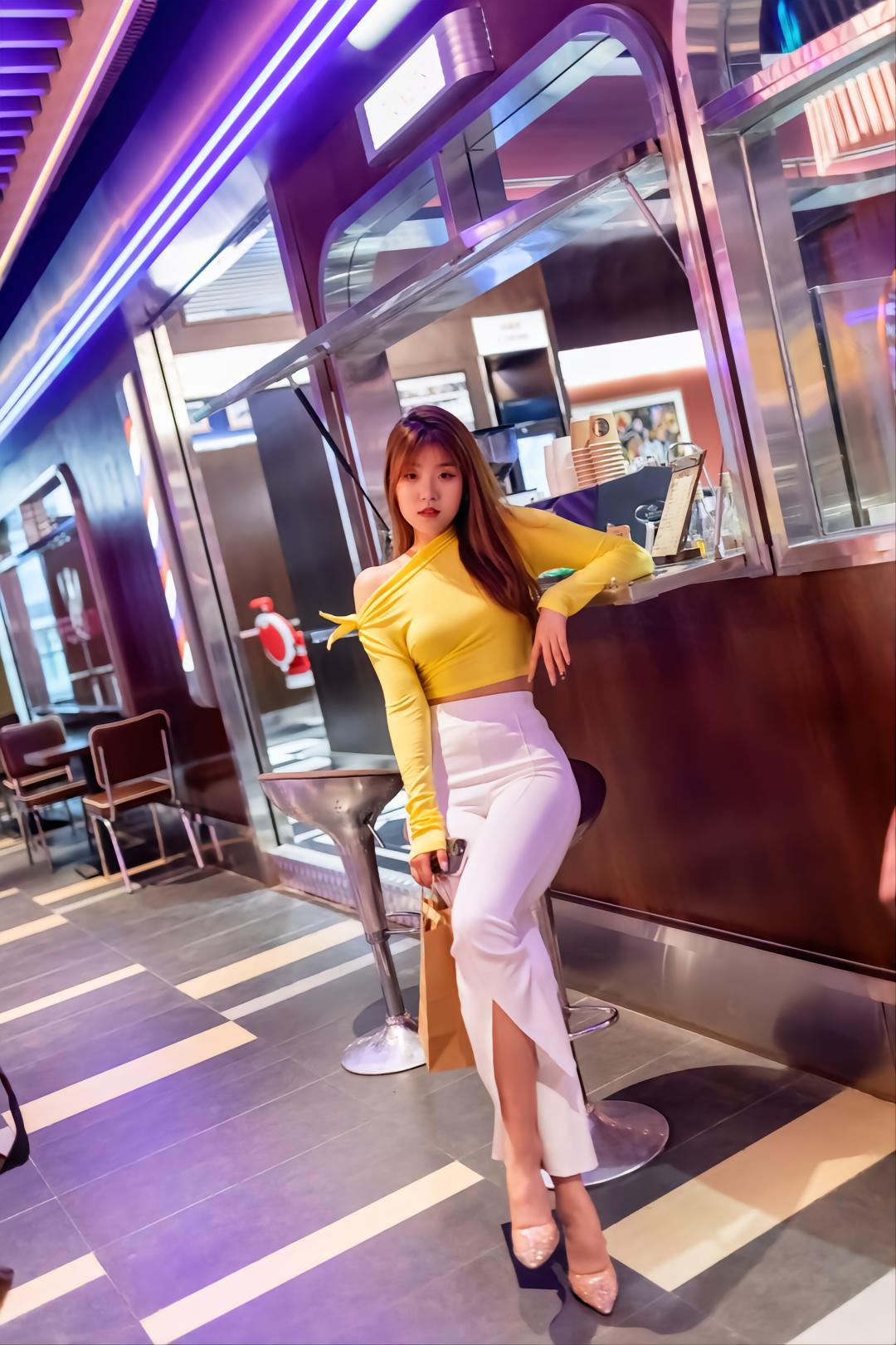 图片[2]-白色紧身牛仔喇叭裤女孩 J1568 428P2V-19.6GB-开心图库