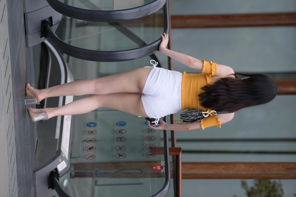 图片[3]-高腰白色短裤的漂亮女孩【767P】00065-开心图库