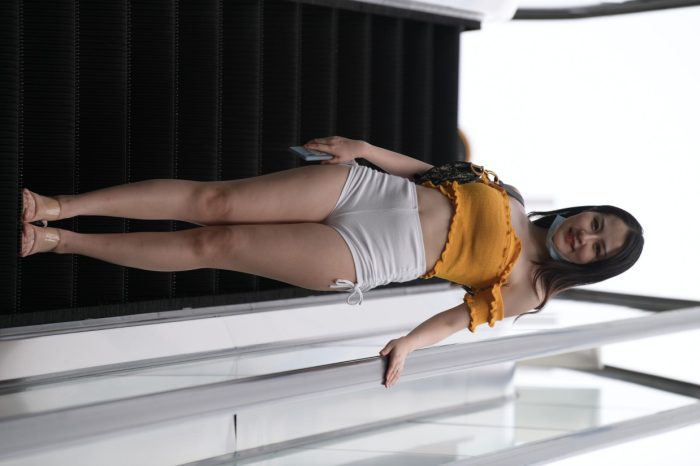 高腰白色短裤的漂亮女孩【767P】00065-开心图库