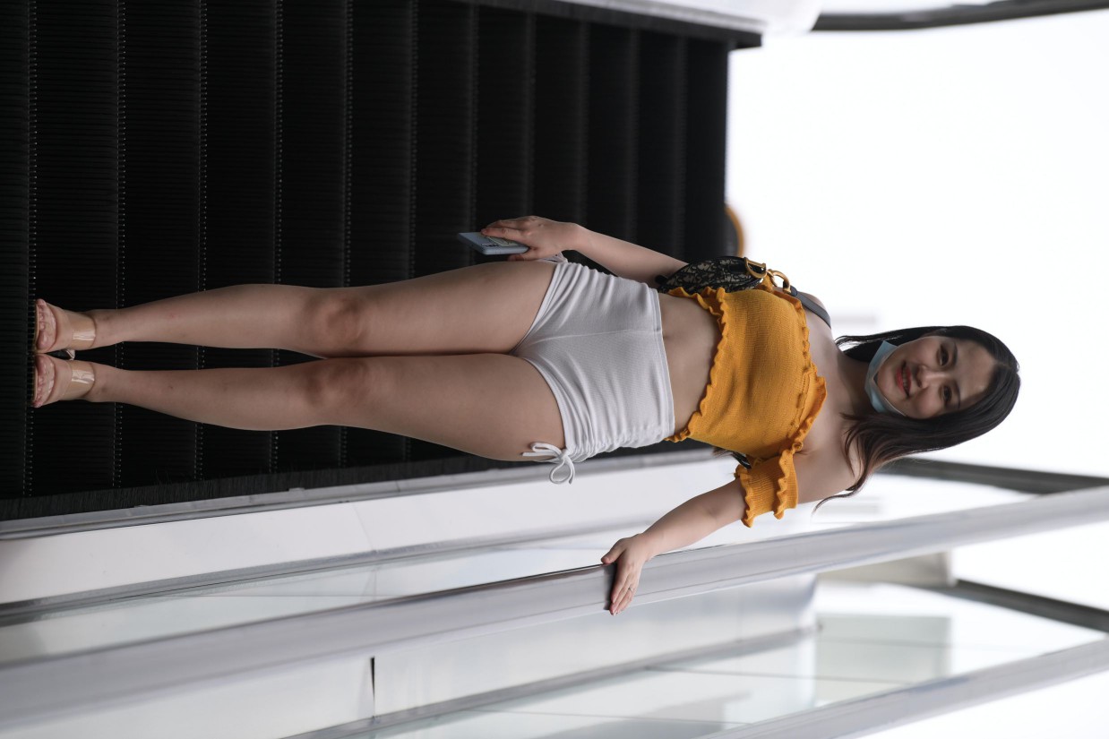 图片[4]-高腰白色短裤的漂亮女孩【767P】00065-开心图库