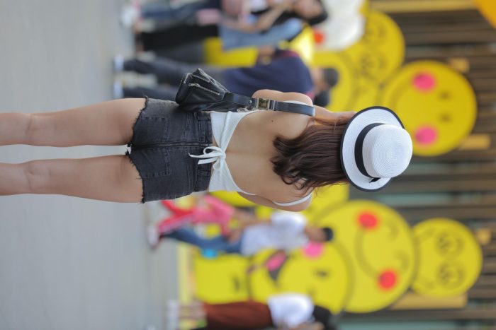 非常时尚阳光的牛仔热裤女孩【808P】00064-开心图库