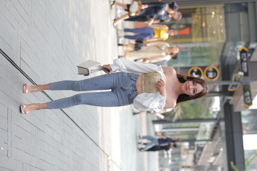 图片[3]-长相甜美的紧身牛仔裤姑娘【114P】00038-开心图库