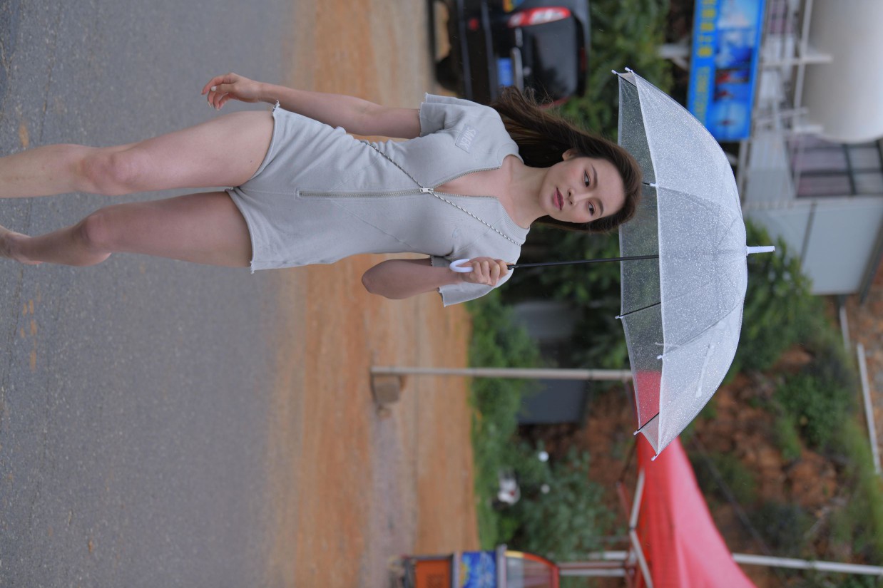 图片[5]-阴雨天在海边骑车的长发女人【156P】00044-开心图库