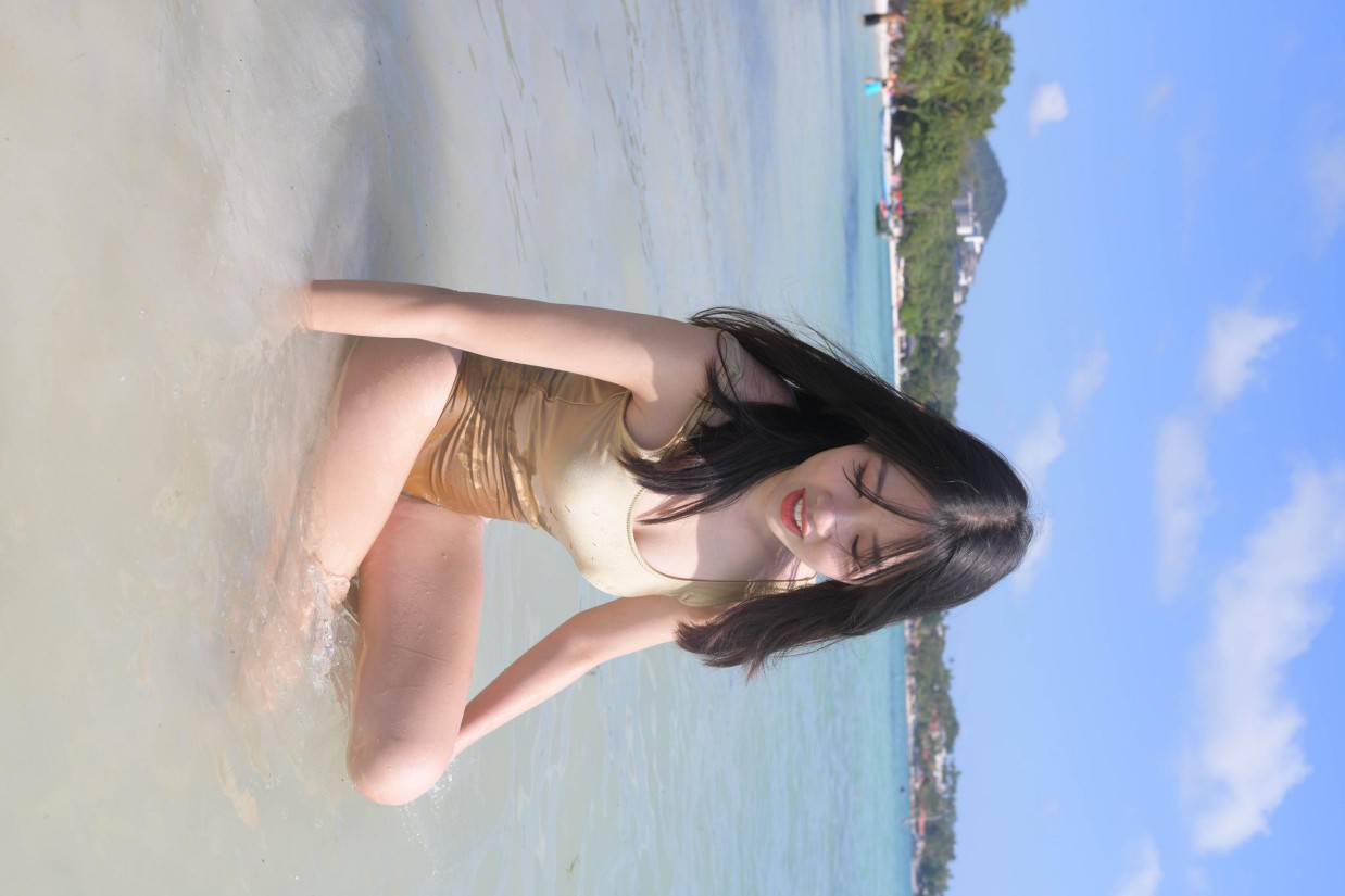 图片[5]-戴太阳帽在海边晒太阳的比基尼女孩【377P】00014-开心图库