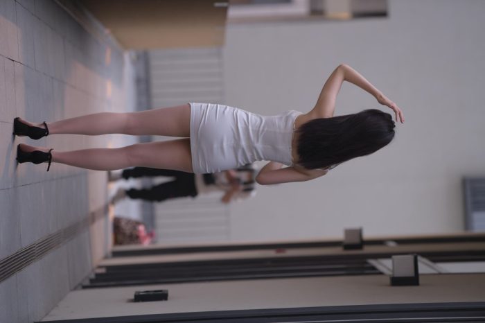 长发女孩紧身短裙特别显身材【245P】00040-开心图库