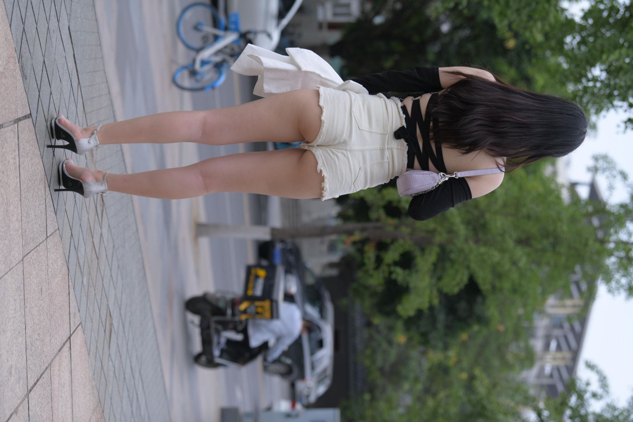 图片[5]-白色短裤的女生笑的很开心【177P】00035-开心图库