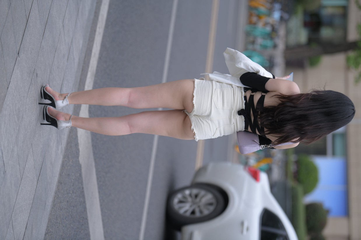 图片[2]-长发飘飘的白色热裤美丽女孩【49P】00029-开心图库