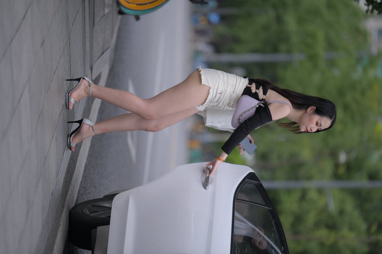 图片[6]-长发飘飘的白色热裤美丽女孩【49P】00029-开心图库