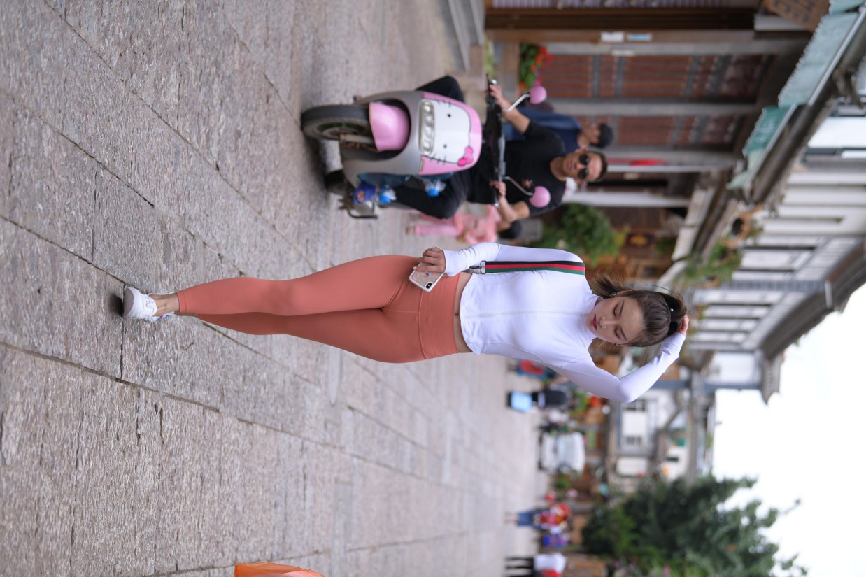 图片[2]-橙色瑜伽裤的高马尾姑娘【615P】00051-开心图库