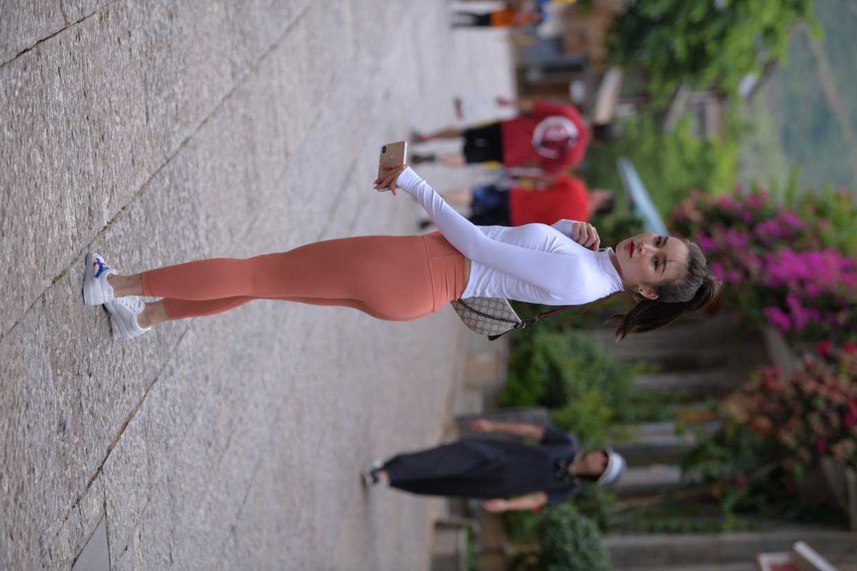 图片[3]-橙色瑜伽裤的高马尾姑娘【615P】00051-开心图库