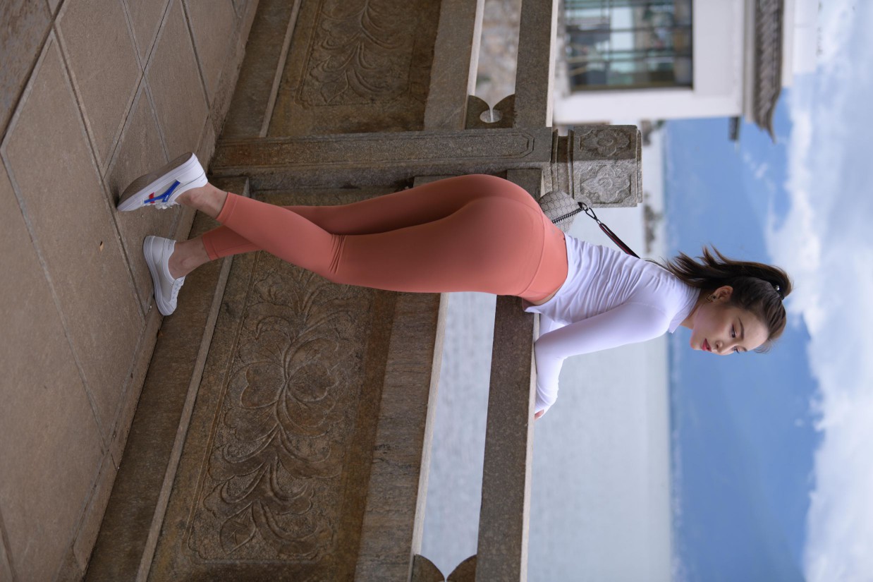 图片[5]-橙色瑜伽裤的高马尾姑娘【615P】00051-开心图库