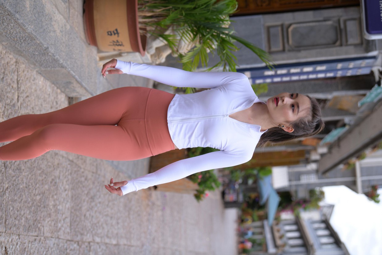 图片[8]-橙色瑜伽裤的高马尾姑娘【615P】00051-开心图库