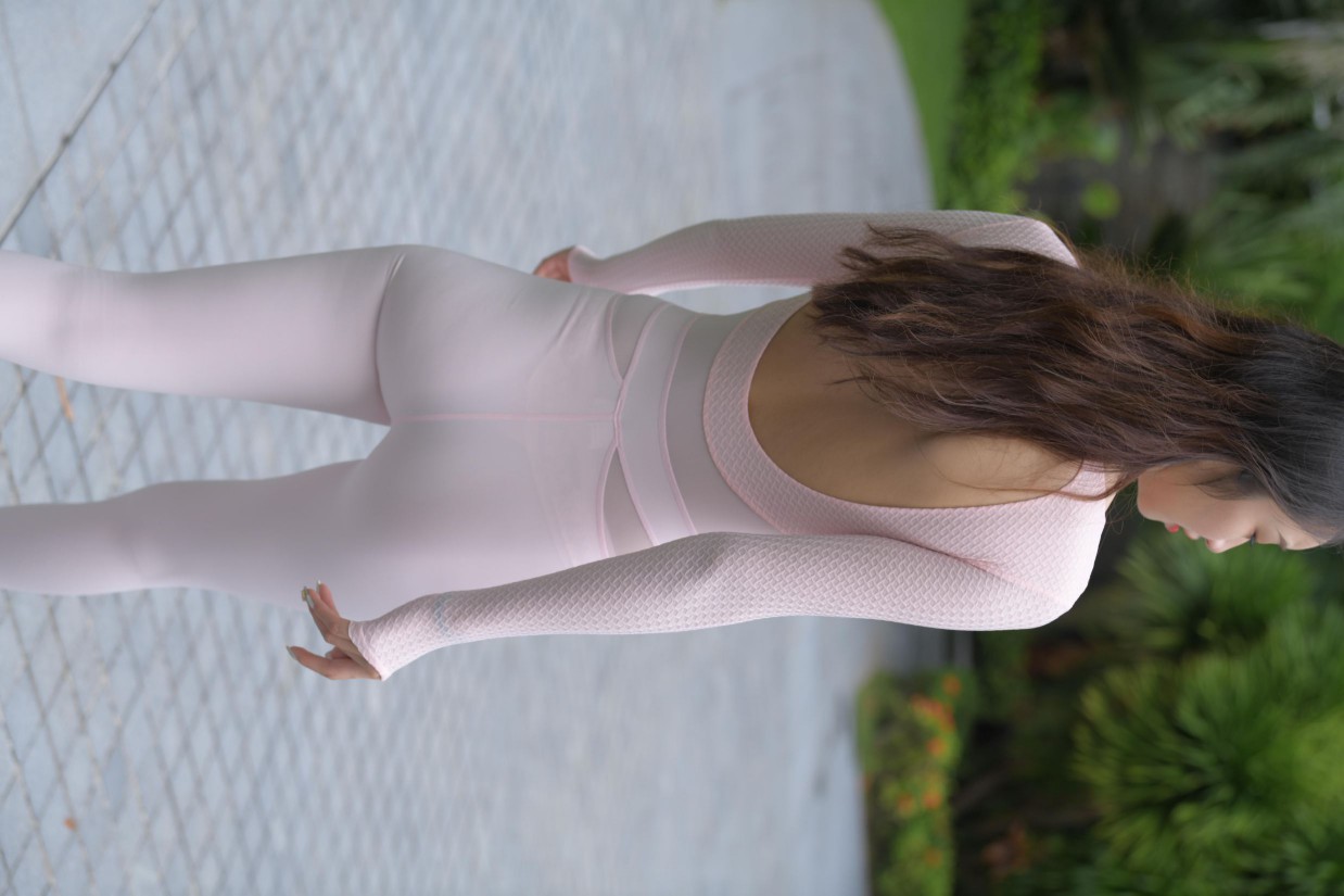 图片[4]-很漂亮眼睛也很大的白色瑜伽裤女孩【249P】00063-开心图库