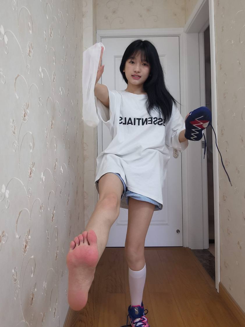 图片[1]-调皮的白袜女孩【149P】20017-开心图库