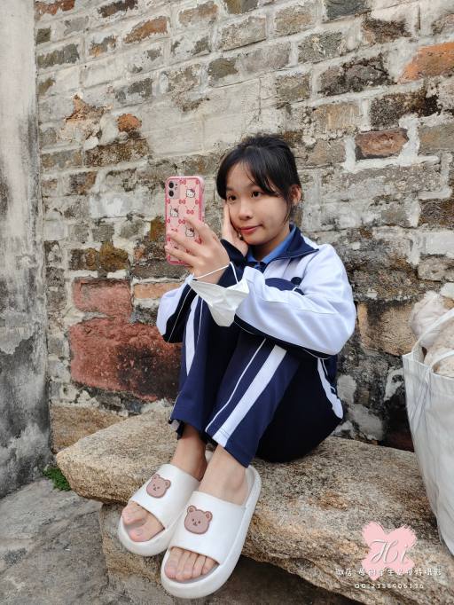 图片[5]-【免费】专心致志玩手机的女孩【42P】20028-开心图库