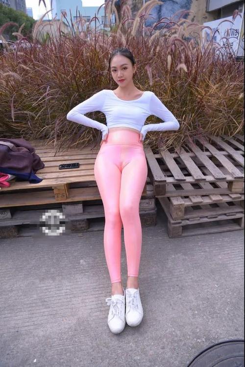 图片[2]-粉色紧身裤漂亮女孩 J1433 749P1V-20.0GB-开心图库