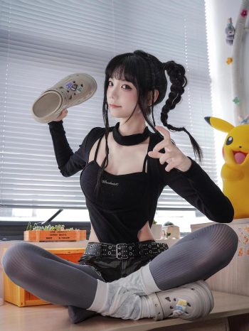 图片[10]-牛仔热裤+灰丝姑娘玩自拍-开心图库