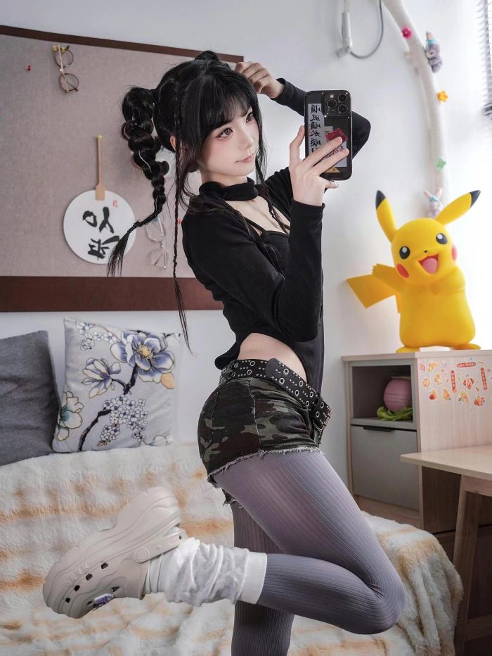 牛仔热裤+灰丝姑娘玩自拍-开心图库