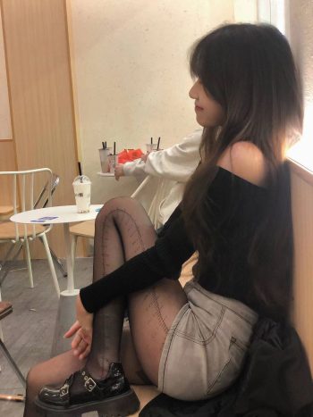 图片[6]-牛仔短裤+黑丝，太好看了吧-开心图库